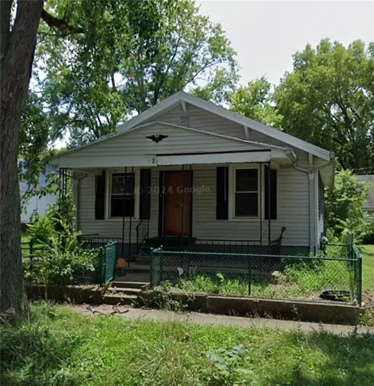225 W Leafland Ave photo 1