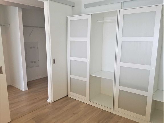 4th image of 197 Yonge St #3310