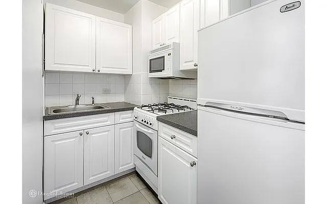Rented by Douglas Elliman | media 6