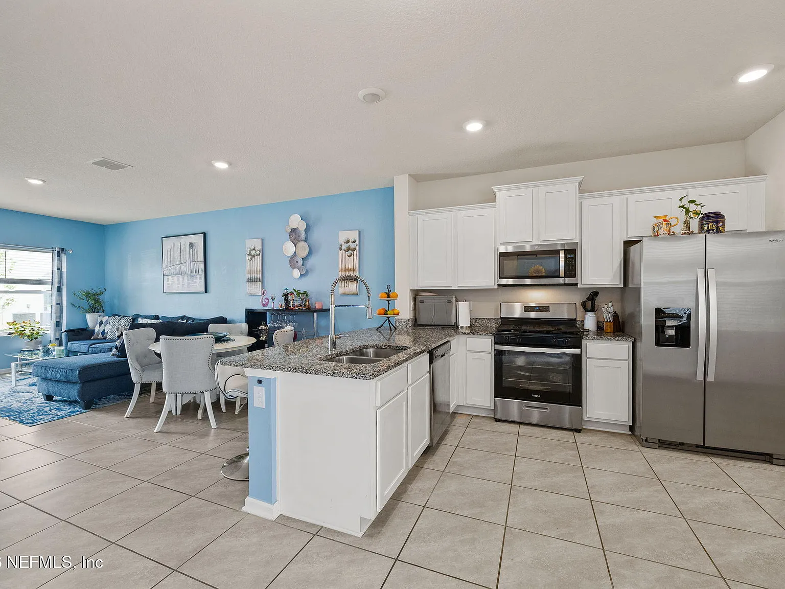 2 bed, 2.5 bath, 1210 sqft, $1,900 — Photo 3