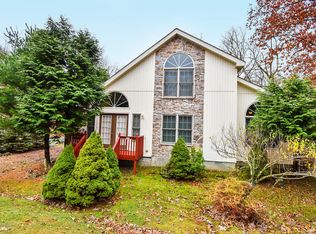 1107 Bluebird Ln, Bushkill, PA 18324