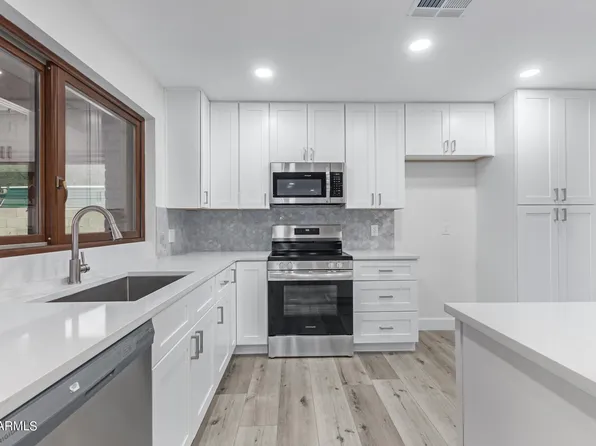 6322 W MISSION Lane, Glendale, AZ 85302