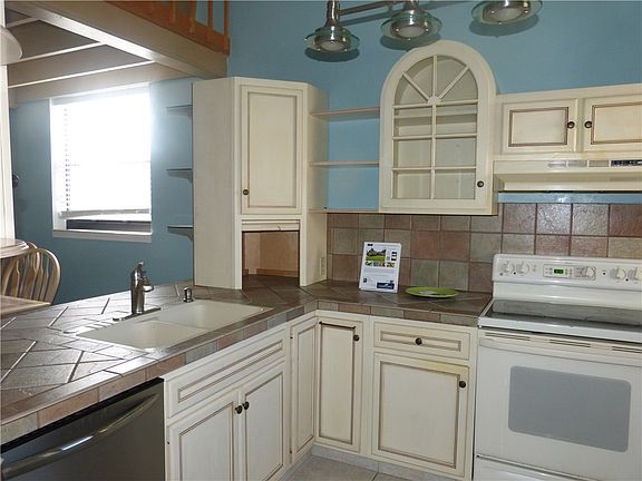 4th image of 1674 SW Crossings Cir