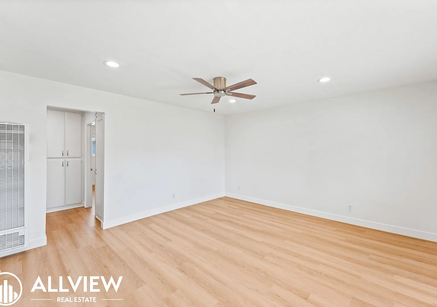16731 Bartlett Lane — Photo 2
