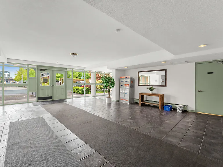 6380 Buswell St — Photo 15