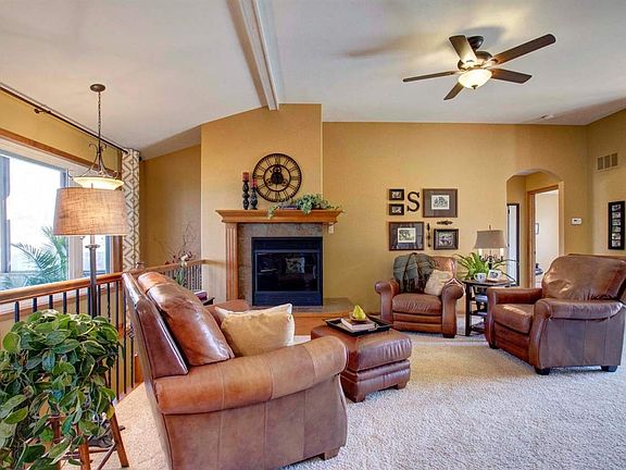 4th image of 518 E Stone Lake Dr