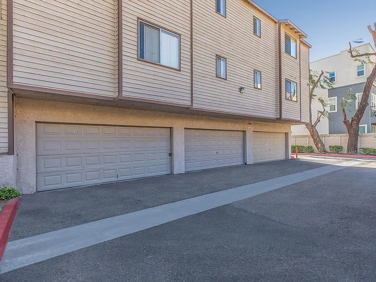 Harbor Pointe Apartments — Photo 6