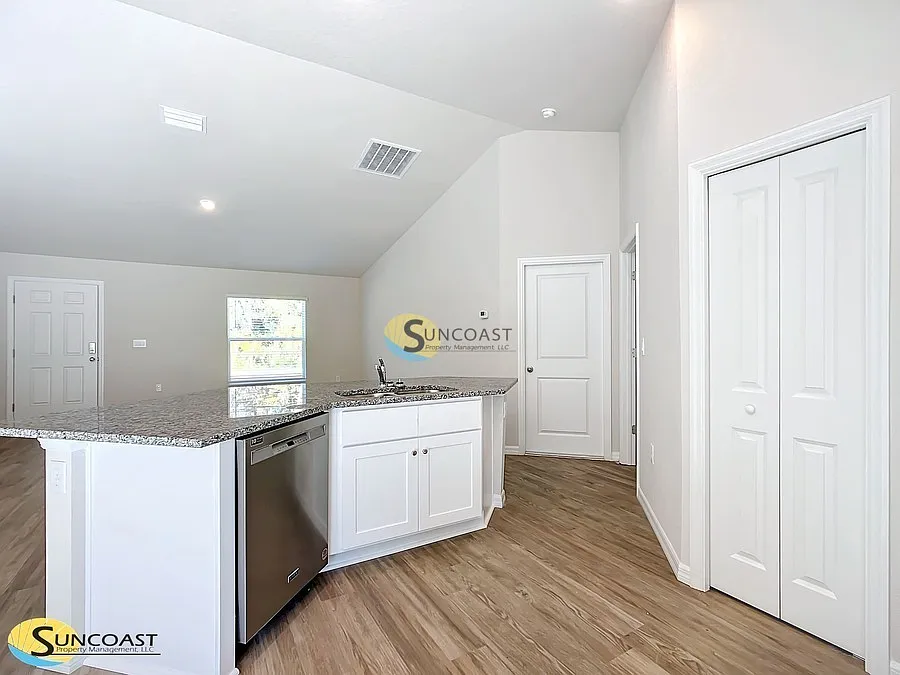 Luxurious Living In Central Ocala! — Photo 4