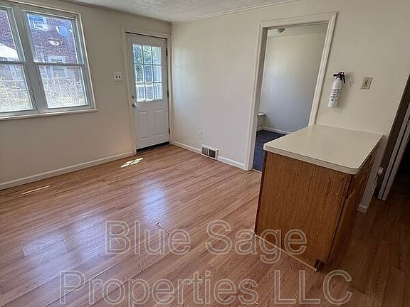 5th image of 1427 Simpson St