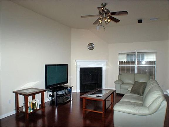 4th image of 3619 Englewood Dr