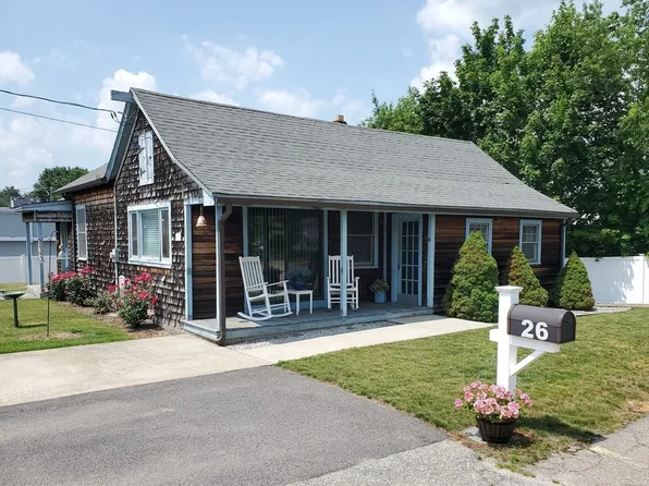 26 Wrentham St, Bellingham, MA 02019