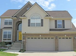 1312 Yosemite Valley Dr, Milford, MI