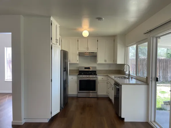 44215 Hanstead Ave, Lancaster, CA 93535