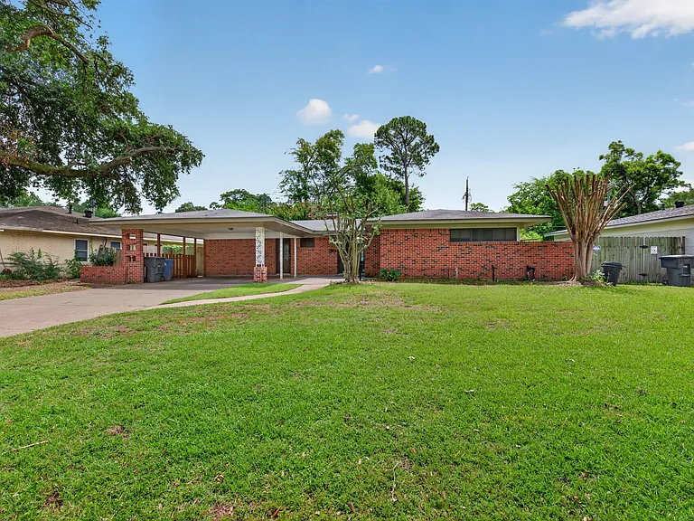 1911 Bermuda St — Photo 1