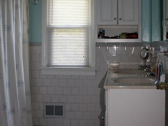 3rd image of 9209 Philmont Dr