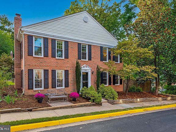 2nd image of 11870 Abercorn Ct