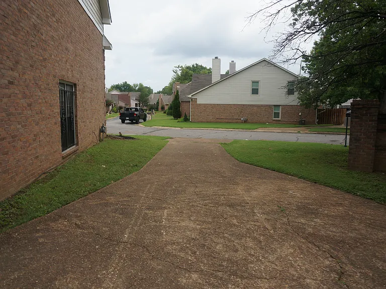 6525 Castle Creek Ln — Photo 2