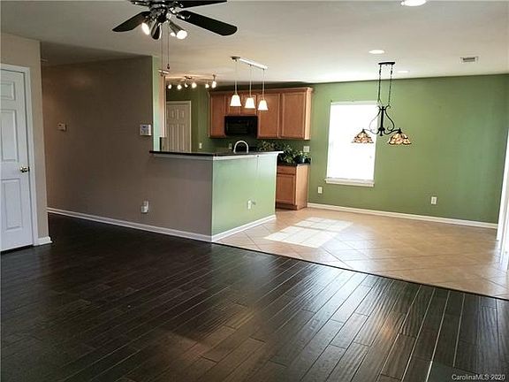 3rd image of 10826 Mountain Springs Dr