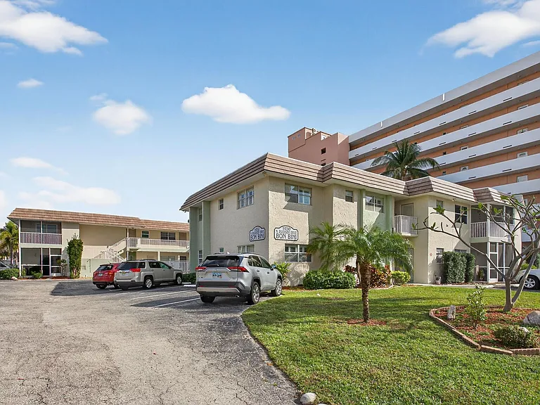 1450 N Riverside Dr #101 — Photo 29