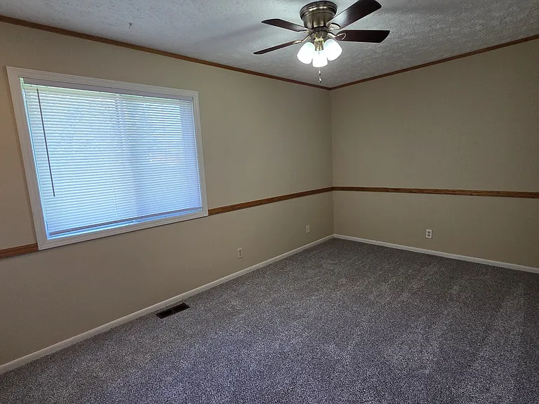 8125 Valley Rd — Photo 5