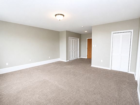 2nd image of 4651 Centre Ave