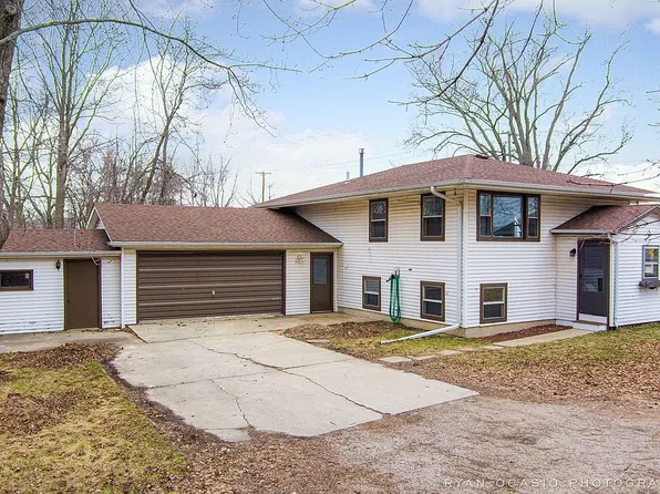 2905 S 4th St, Dekalb, IL 60115