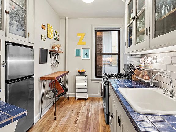 4th image of 400 Lincoln Pl APT 3D