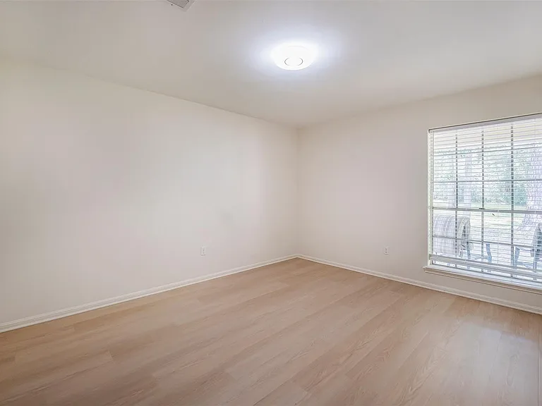 635 Chapel Hill Dr — Photo 13