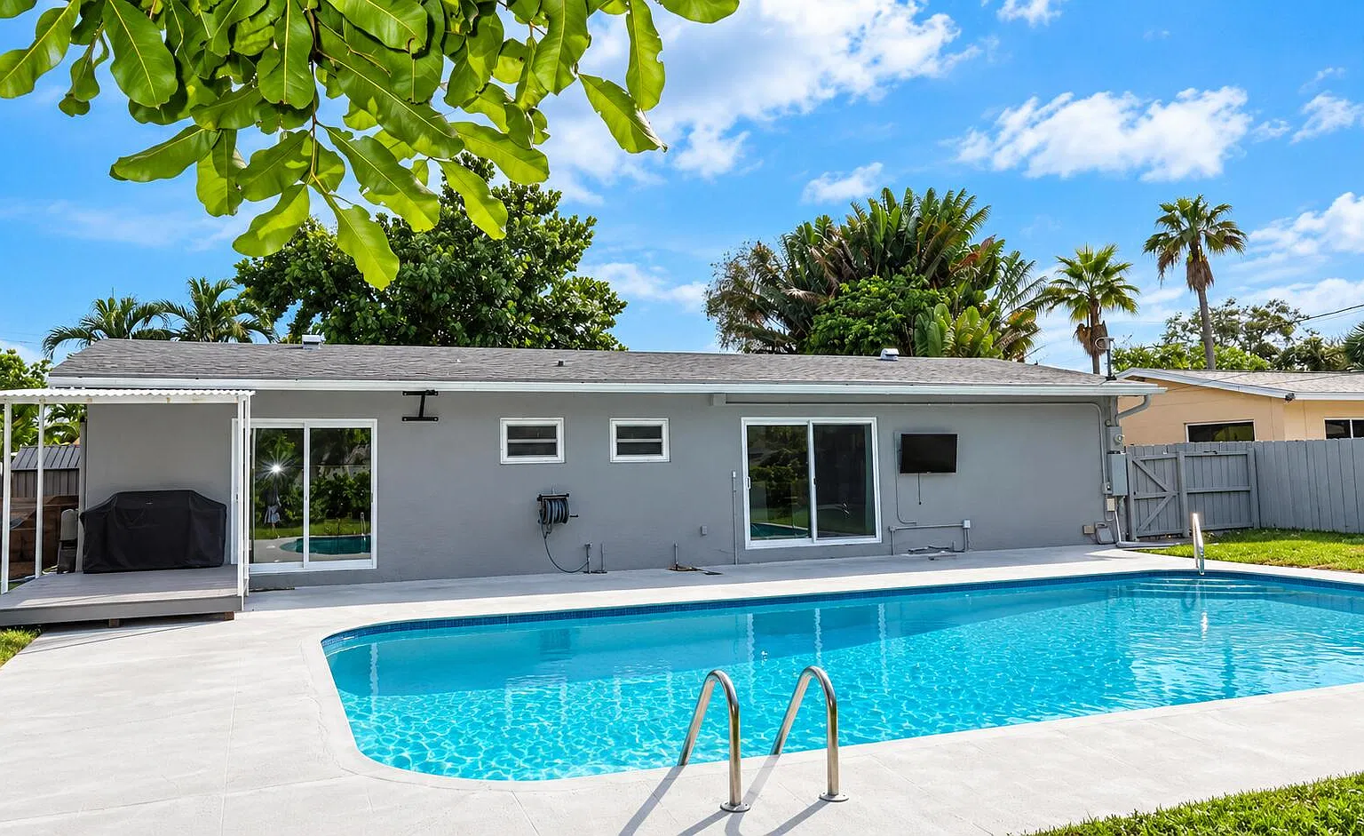 4 bed, 2.0 bath, 1623 sqft, $4,300 — Photo 2