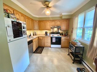 33 Springwood Dr, North Babylon, NY 11703