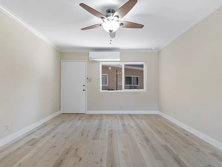 1690 E Hillcrest Dr — Photo 16