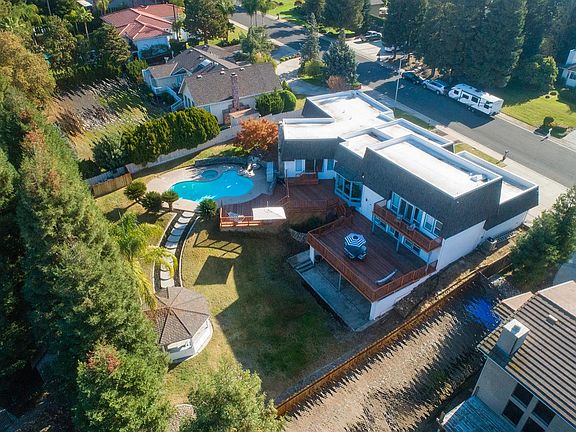 3rd image of 10009 Del Almendra Dr
