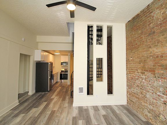 4th image of 843 N Knott St #839