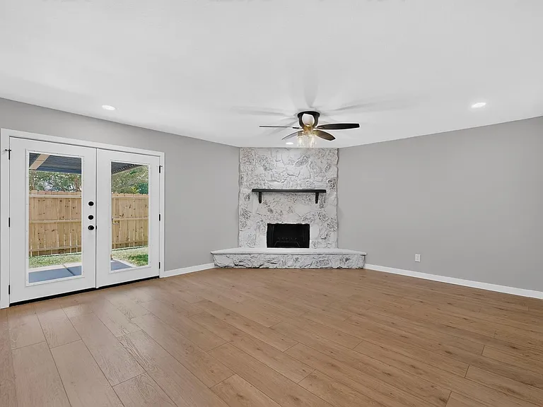 1004 Cross Bend Rd — Photo 7