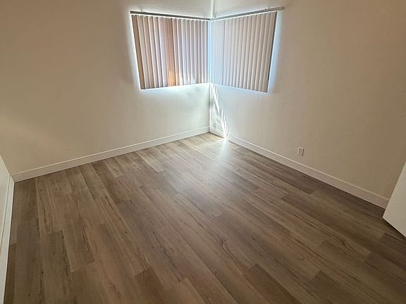 4th image of 4600 E Broadway APT 6