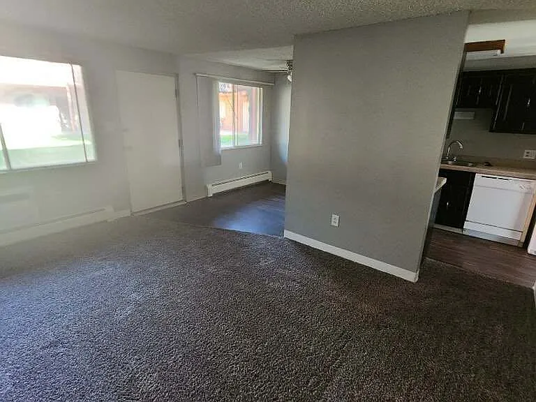 Crestview Apartments — Photo 23