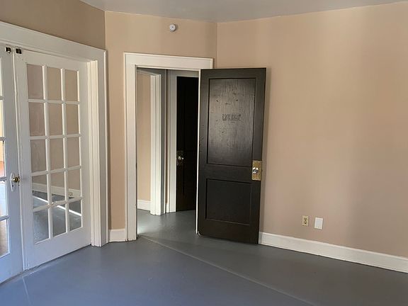 4th image of 935 Swann St APT 2