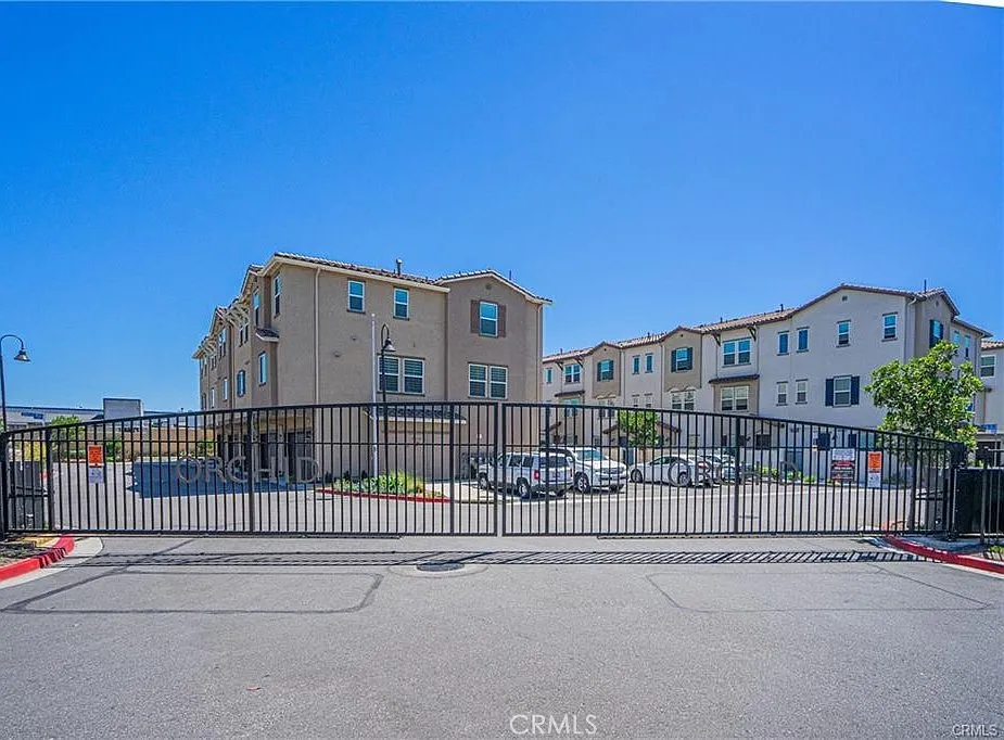 4 bed, 1670 sqft, $3,950 — Photo 1