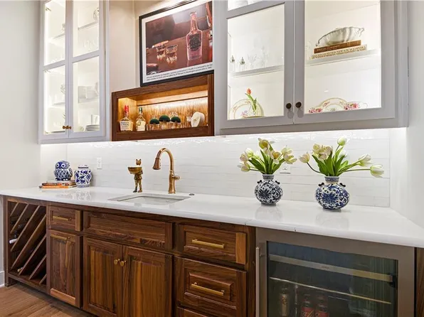 24949 W 98th Pl, Lenexa, KS 66227