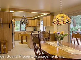 6601 NE Hidden Cove Rd, Bainbridge Island, WA 98110