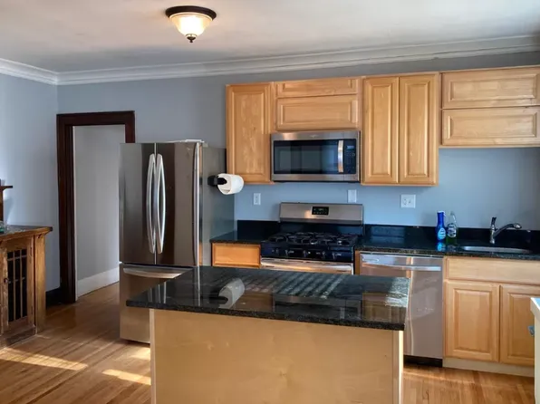 2500 Como Ave SE APT 4, Minneapolis, MN 55414