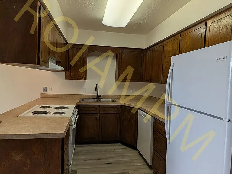 143 Robbins Ave — Photo 4