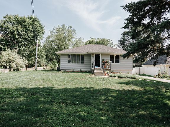 5th image of 829 Palmer St