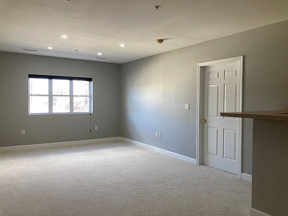 3rd image of 140 Railroad Ave APT B315