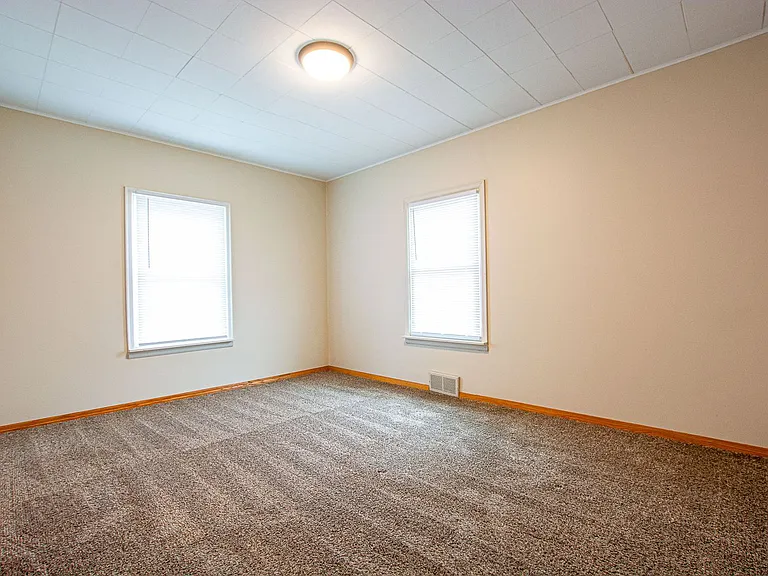1502 Silver Ln — Photo 17