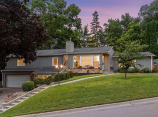 3302 Manor Dr, Golden Valley, MN 55422
