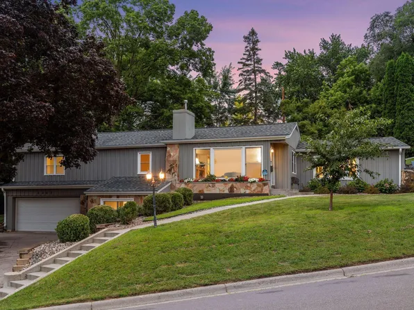 3302 Manor Dr, Golden Valley, MN 55422