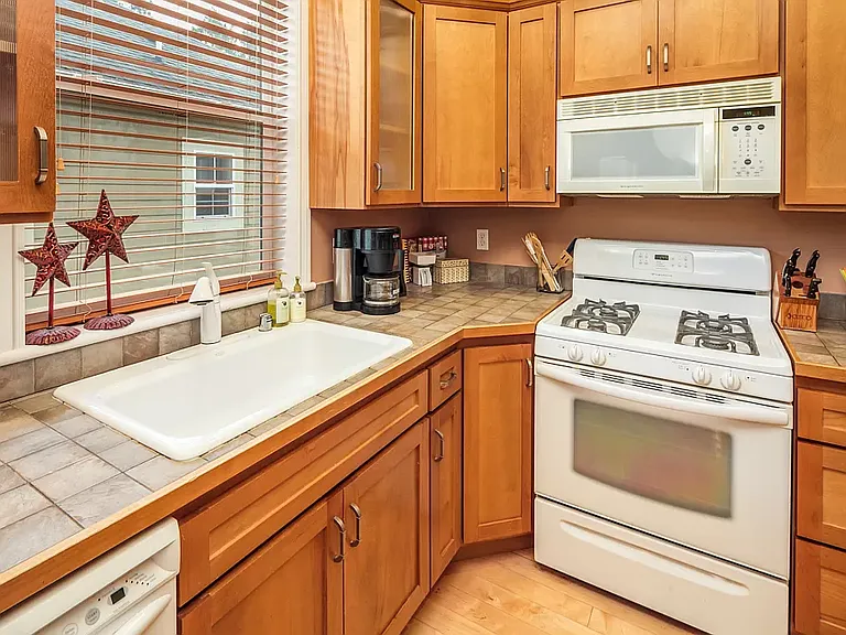 1448 Woodfield Pl — Photo 8