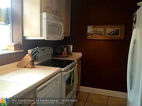 4th image of 801 NE 1st St APT 3