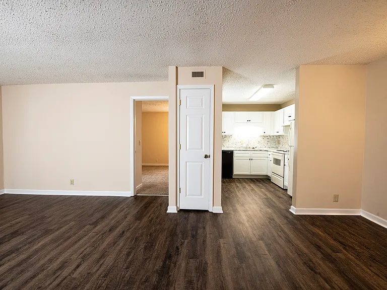 Willow Run Apartments — Photo 16